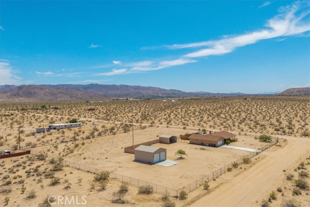 63357 Uranium Road, Joshua Tree CA: https://media.crmls.org/medias/40f1c996-81a4-48ac-b54d-c0a5fde4d4e4.jpg