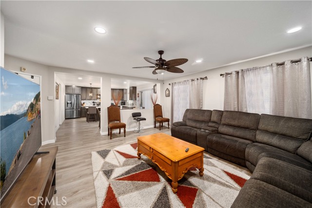 Detail Gallery Image 8 of 28 For 38661 Annette Ave, Palmdale,  CA 93551 - 5 Beds | 2/1 Baths