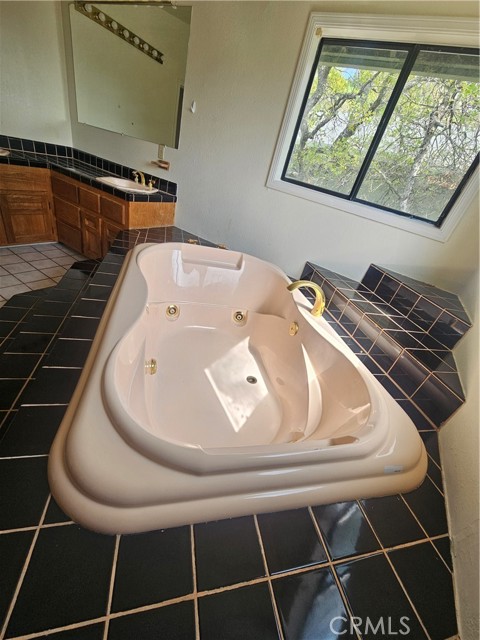 Detail Gallery Image 24 of 54 For 18834 Deer Hill Rd, Hidden Valley Lake,  CA 95467 - 4 Beds | 2/2 Baths