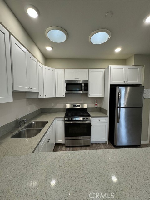 Detail Gallery Image 9 of 32 For 621 1/2 N Normandie Ave, Los Angeles,  CA 90004 - 4 Beds | 4 Baths