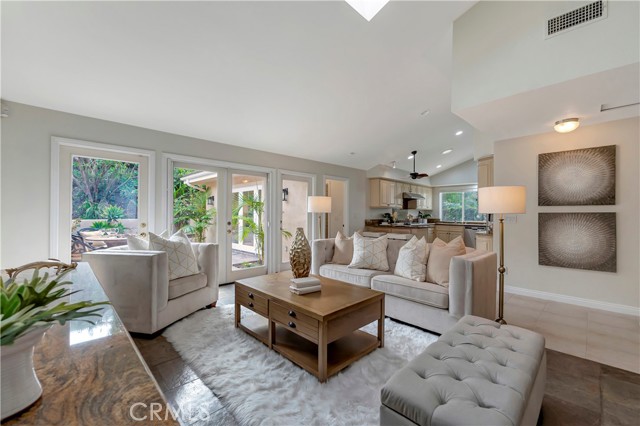 Detail Gallery Image 18 of 45 For 18862 via Palatino, Irvine,  CA 92603 - 4 Beds | 3 Baths