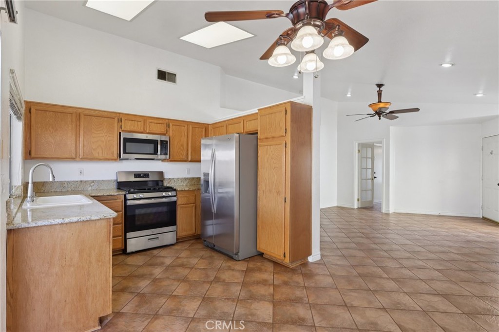 MLS #OC25190480 image #11