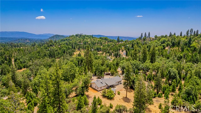 53235 Finegold Creek Court, North Fork CA: https://media.crmls.org/medias/40f501a0-644a-4e02-8305-d60c6e45c084.jpg