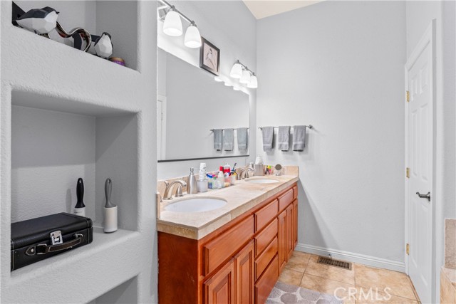 Detail Gallery Image 30 of 55 For 27312 Little Bear Rd, Lake Arrowhead,  CA 92391 - 4 Beds | 4/1 Baths