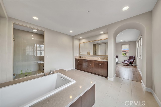 17 Lowland, Irvine CA: https://media.crmls.org/medias/40f525bb-7134-4553-b75b-608d34f389e0.jpg
