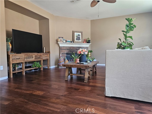 28475 Nautical Point Circle, Menifee CA: https://media.crmls.org/medias/40f6d46d-fb5c-4ead-a6a7-1cfe6c3846c6.jpg