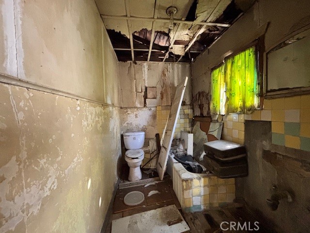 10722 Anzac Avenue, Los Angeles CA: https://media.crmls.org/medias/40f7186d-dfd4-4c20-8d4d-83981cbda213.jpg