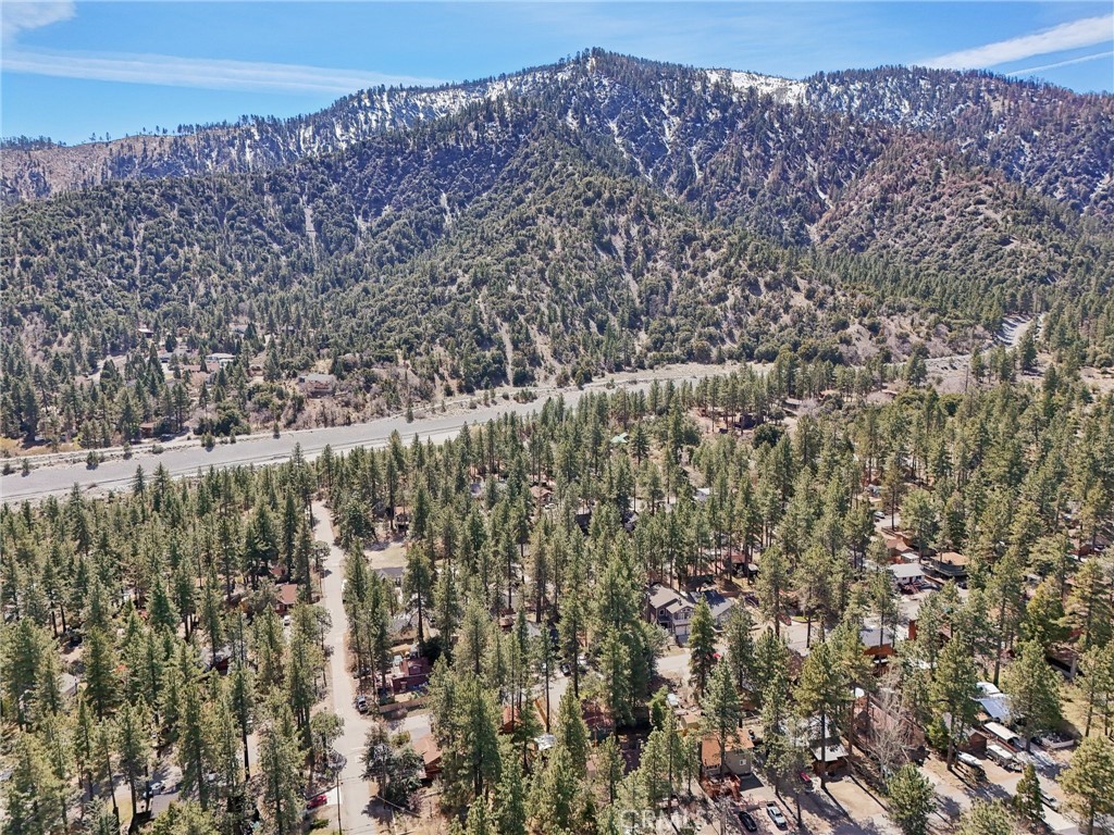 https://media.crmls.org/medias/40f72a7e-c309-4ea4-955f-c5eabb682b9d.jpg?preset=X-Large