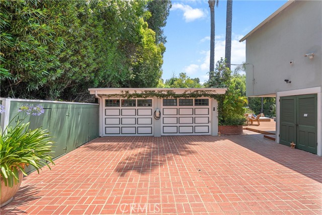 11818 Laurel Hills Road, Studio City CA: https://media.crmls.org/medias/40f72f68-1549-4335-bc25-4a40613194bb.jpg