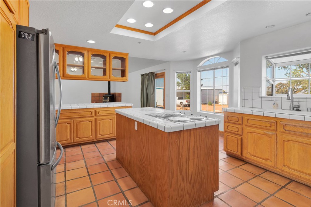 https://media.crmls.org/medias/40f764be-d2d8-4bd5-ba85-53c52b4a6443.jpg?preset=X-Large