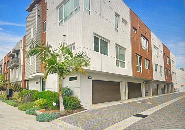 1143 W Alma Ln, Los Angeles, CA 90038