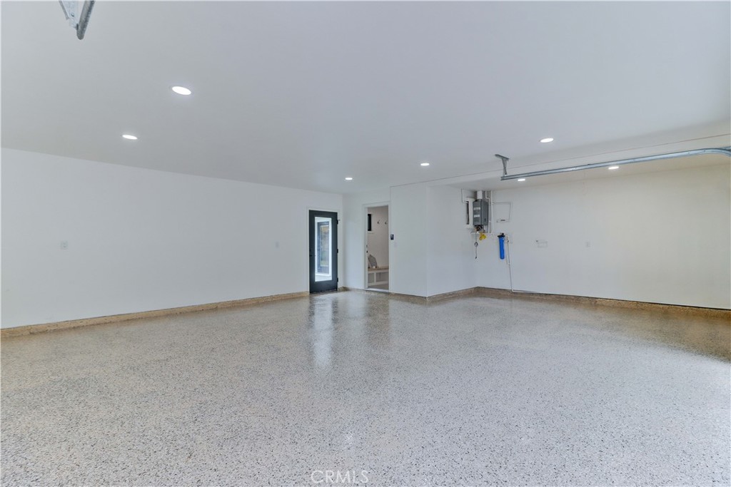 https://media.crmls.org/medias/40f78adb-6238-4810-a9e4-0d8099894cf4.jpg?preset=X-Large