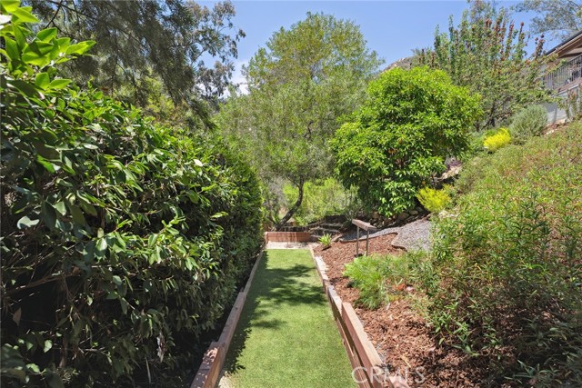 24311 Sylvan Glen Road, Calabasas CA: https://media.crmls.org/medias/40f8086a-bc1b-4da9-ab67-cc864722d7b5.jpg