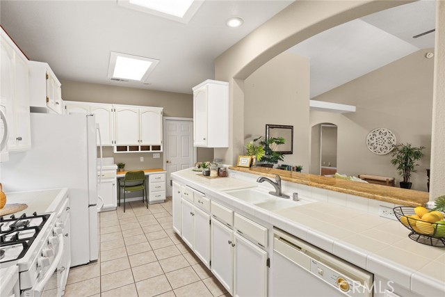 3049 Coach Lite Drive, Chico CA: https://media.crmls.org/medias/40f86c89-6ead-4d3c-b564-c845c2340f66.jpg