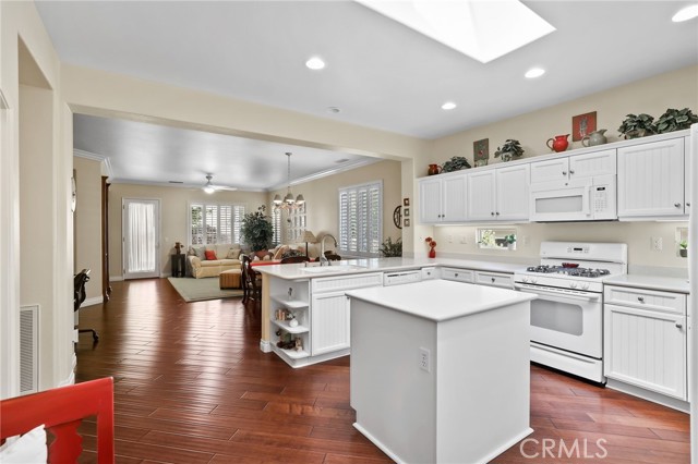 Detail Gallery Image 4 of 36 For 24193 Watercress Dr, Corona,  CA 92883 - 2 Beds | 2 Baths