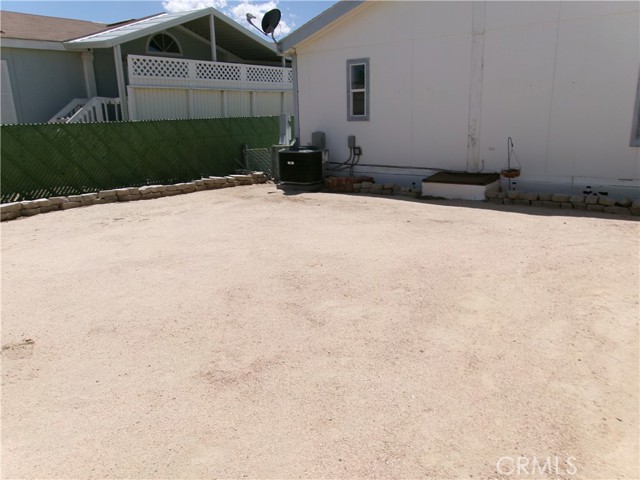 Detail Gallery Image 14 of 61 For 13983 Silver Lake Pl, Victorville,  CA 92395 - 3 Beds | 2 Baths