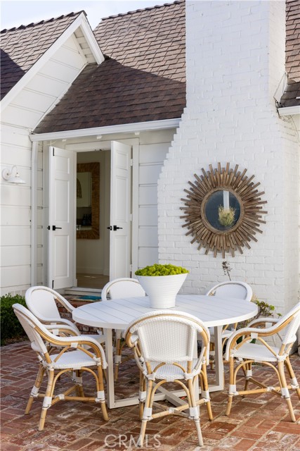 265 Myrtle Street, Laguna Beach CA: https://media.crmls.org/medias/40f902ae-ed06-48eb-a5a3-02072e6991b8.jpg