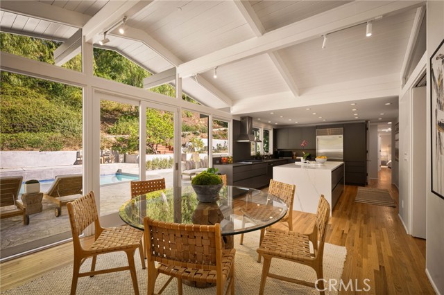 Detail Gallery Image 10 of 51 For 4750 Poe Ave, Woodland Hills,  CA 91364 - 4 Beds | 4 Baths