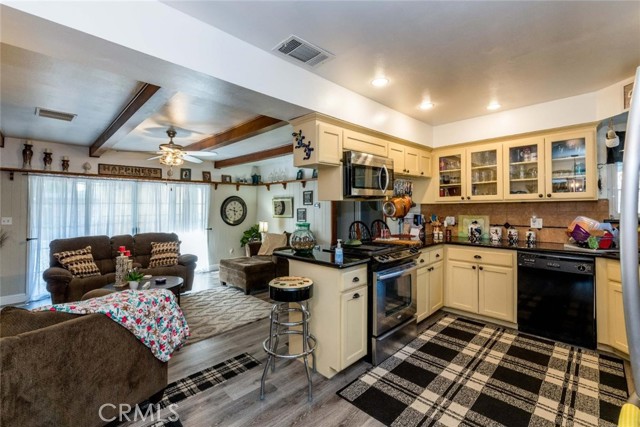 918 S Sunnyside Avenue, Fresno CA: https://media.crmls.org/medias/40fb054e-cc37-4260-8408-2571b4d983c9.jpg