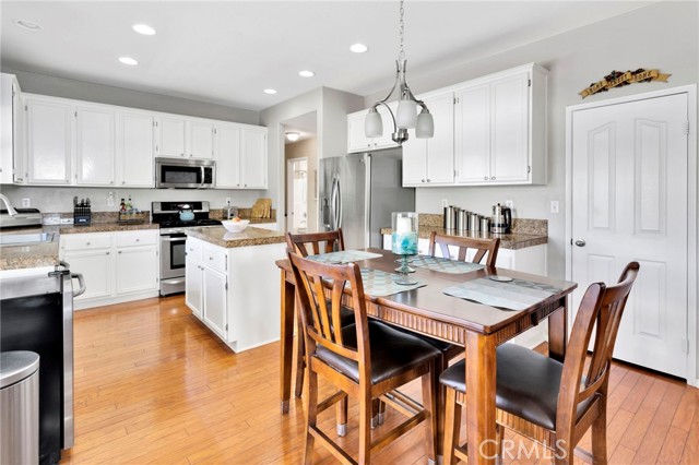 Detail Gallery Image 11 of 55 For 13798 Misty, Victorville,  CA 92392 - 5 Beds | 4 Baths