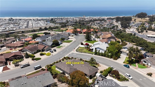 250 Coral Court, Pismo Beach CA: https://media.crmls.org/medias/40fed84b-b062-4bda-8a21-6770bbd8c11f.jpg