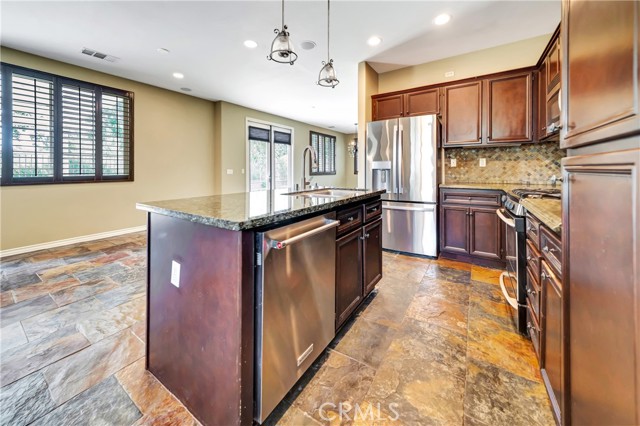 Detail Gallery Image 14 of 65 For 27735 Summer Grove Pl, Valencia,  CA 91354 - 4 Beds | 3 Baths