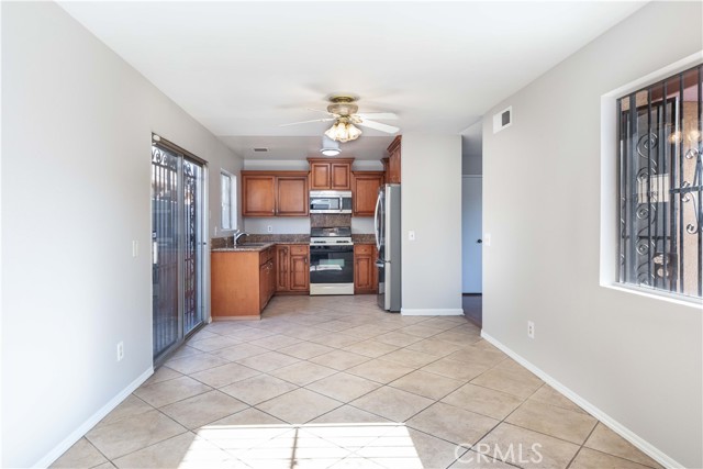 Detail Gallery Image 15 of 40 For 2346 Hayes Ave, Long Beach,  CA 90810 - 4 Beds | 2 Baths