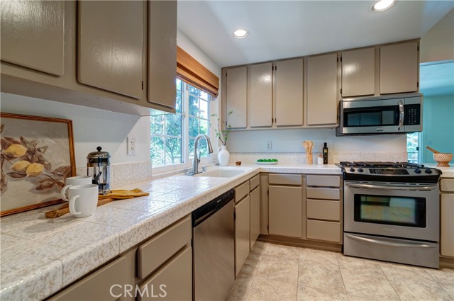 Detail Gallery Image 14 of 32 For 20322 Callaway Ave, Lakewood,  CA 90715 - 3 Beds | 2 Baths