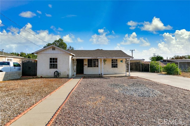 14935 Hibiscus Avenue, Fontana CA: https://media.crmls.org/medias/410256d0-f552-4f2f-b69b-65166617bacd.jpg