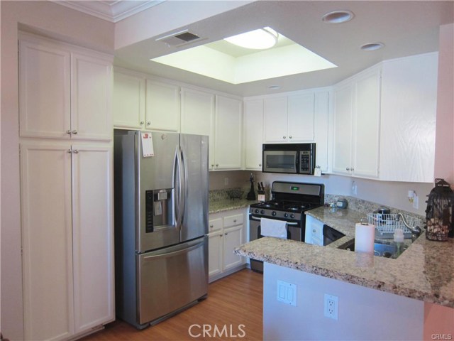 Detail Gallery Image 3 of 10 For 19431 Rue De Valore 39e,  Lake Forest,  CA 92610 - 1 Beds | 1 Baths