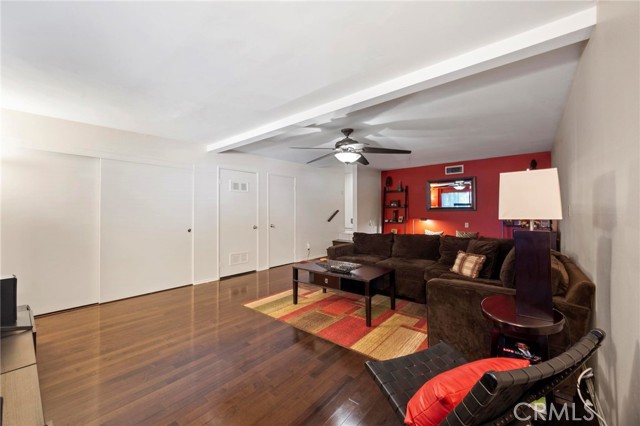 Detail Gallery Image 18 of 34 For 4634 Don Lorenzo Dr a,  Los Angeles,  CA 90008 - 3 Beds | 2/1 Baths