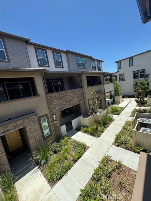 1440 stratus Drive, Pomona CA: https://media.crmls.org/medias/4104a22e-5846-4df8-b322-e2d3decefb59.jpg