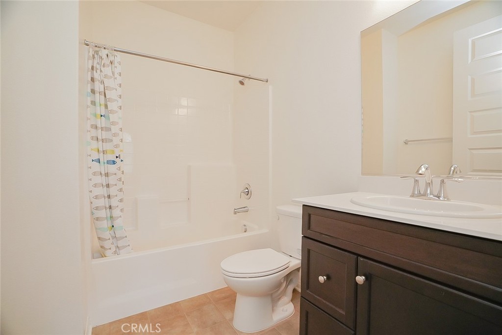 https://media.crmls.org/medias/41052e76-d7be-4336-9e9f-fd3b672a1407.jpg?preset=X-Large