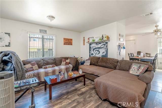 660 W 94th Street, Los Angeles CA: https://media.crmls.org/medias/41058363-da9c-4d87-8ed0-54cff902d643.jpg