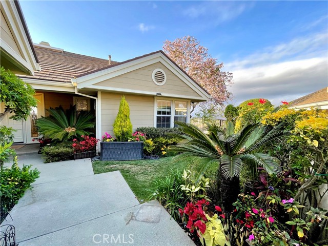 6 Saros, Irvine CA: https://media.crmls.org/medias/41059d43-4c24-4e9d-aebe-395fc0700175.jpg