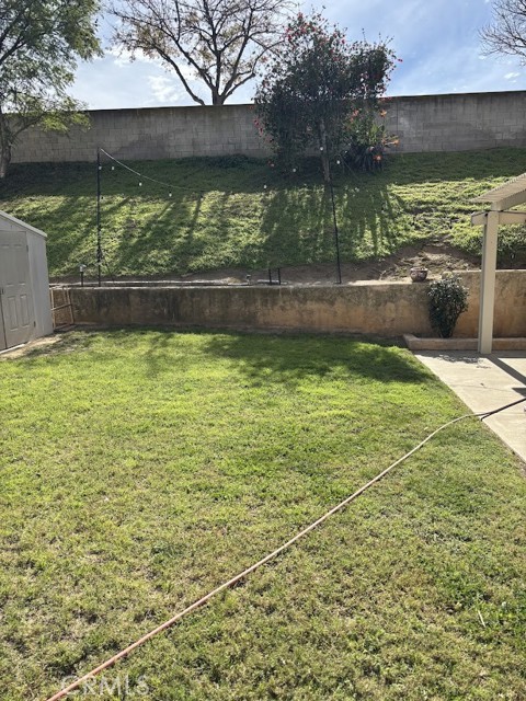 Detail Gallery Image 16 of 20 For 15597 Castellion, Fontana,  CA 92337 - 4 Beds | 2/1 Baths