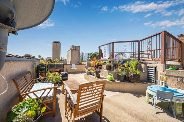 Detail Gallery Image 37 of 38 For 1425 E 2nd St #301,  Long Beach,  CA 90802 - 3 Beds | 2 Baths