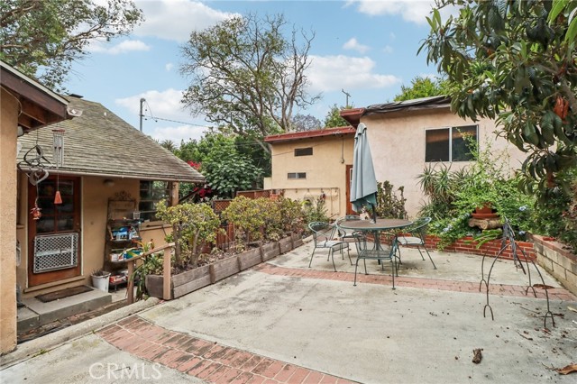 5603 Heatherdale Drive, Los Angeles CA: https://media.crmls.org/medias/4105e374-aeb9-4c26-8653-b70cb49b62b9.jpg