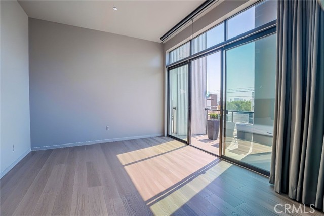1011 N Orange Grove Avenue, West Hollywood CA: https://media.crmls.org/medias/41070c1b-85c1-4249-b9a5-cfe5c1bf1a79.jpg