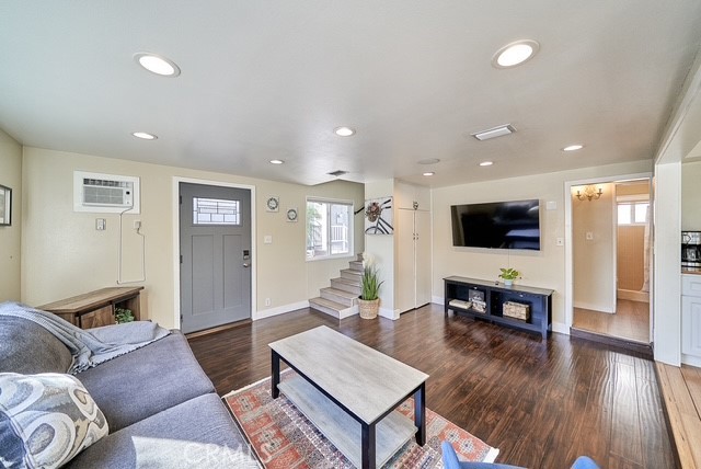 4117 E Theresa Street, Long Beach CA: https://media.crmls.org/medias/410768d9-4945-4ef4-a6dc-35d38926a7b0.jpg