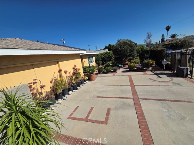 Detail Gallery Image 5 of 8 For 11223 Stagg, Sun Valley,  CA 91352 - 3 Beds | 2 Baths