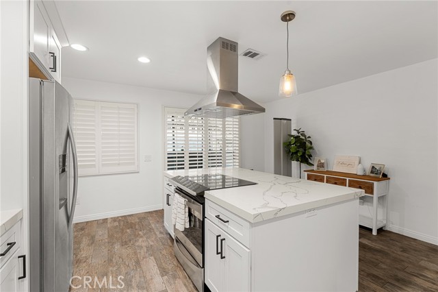 571 La Verne Street, Redlands CA: https://media.crmls.org/medias/410999cc-e014-4926-b7e1-208378729f4e.jpg