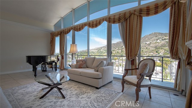 Detail Gallery Image 4 of 55 For 1155 N Brand Bld #1101,  Glendale,  CA 91202 - 3 Beds | 2 Baths