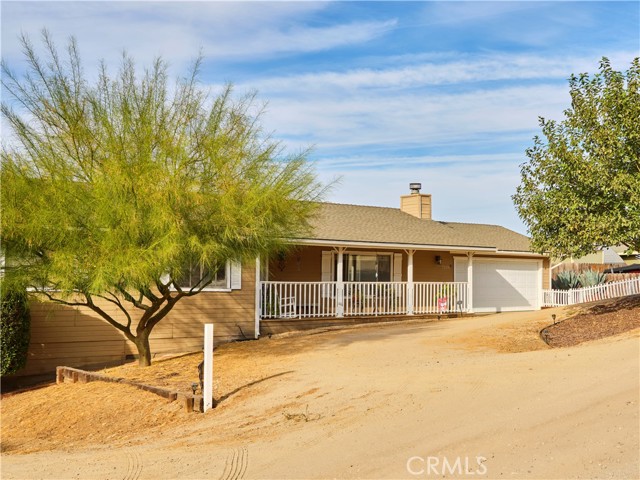 Single story home with circular driveway