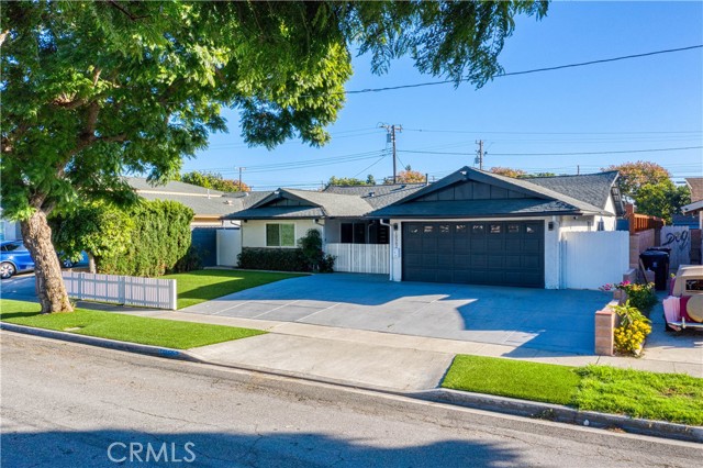 Detail Gallery Image 2 of 53 For 10562 Davit, Orange,  CA 92843 - 4 Beds | 3 Baths