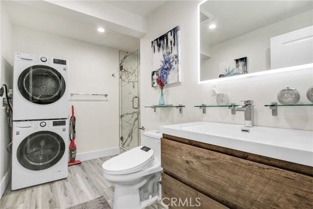 20200 Clark Street, Woodland Hills CA: https://media.crmls.org/medias/410c18d7-2cbf-4364-a305-4108fe6fe7b9.jpg