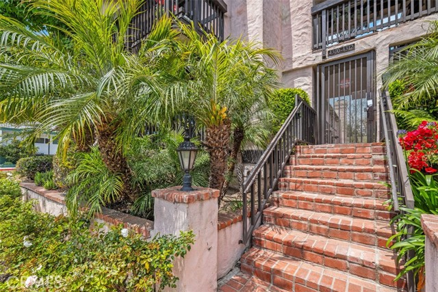 Detail Gallery Image 3 of 35 For 4300 Duquesne Ave 3a,  Culver City,  CA 90232 - 2 Beds | 2/1 Baths