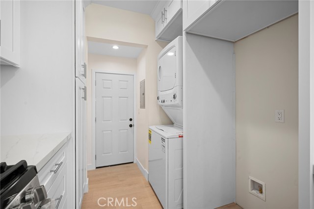 Detail Gallery Image 14 of 22 For 1007 W Angeleno Ave #101,  Burbank,  CA 91506 - 2 Beds | 2 Baths