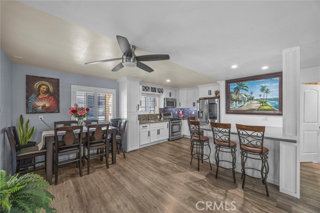 Detail Gallery Image 6 of 39 For 1709 S Townsend St, Santa Ana,  CA 92704 - 4 Beds | 2/1 Baths