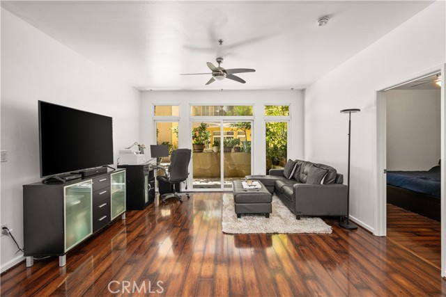Detail Gallery Image 1 of 32 For 250 N First St #322,  Burbank,  CA 91502 - 2 Beds | 2 Baths